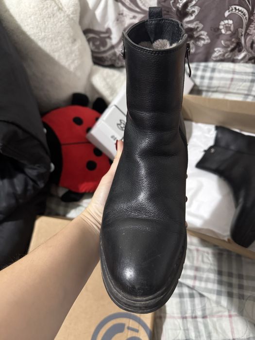 Продам зимние кожаные сапоги