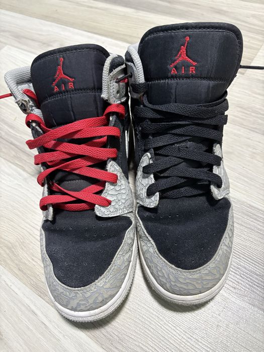 НАЙК Air Jordan 1 Mid SE