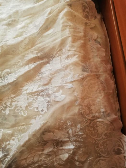 Vând perdea rezistenta, nouă,, alba pe șină, sau carlige