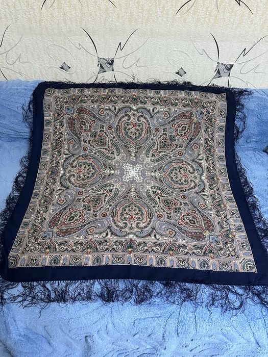 Павловопосадская платочная мануфактура.Чистая шерсть а бахрома шелк.