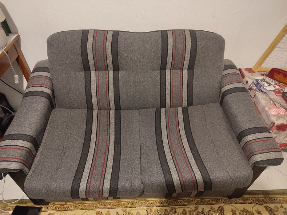 Запазен двуместен диван