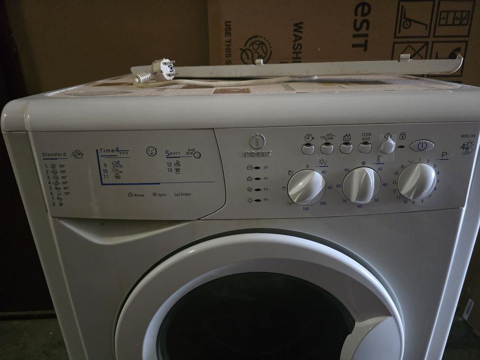 Пералня със сушилня Indesit WIDL126 – за ремонт или за части