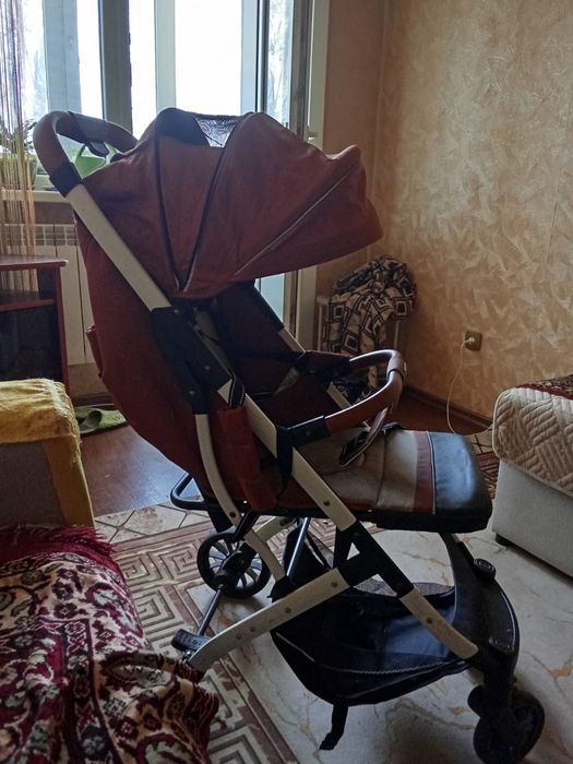 Продам прогулочную коляску.