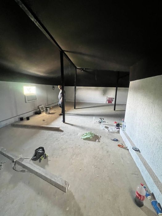 Srochniy 3etajli  Bino sotiladi qorasuvmebel taraf