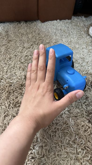 Продам игрушку синий трактор