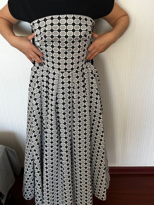 Продаю платье! Изабель Гарсия. Открытые плечи.