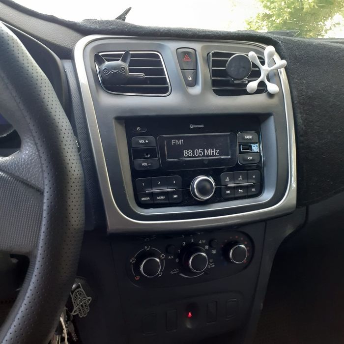 Рено Логан 2017год