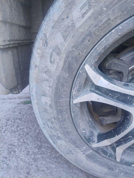 Продам две шины б/у