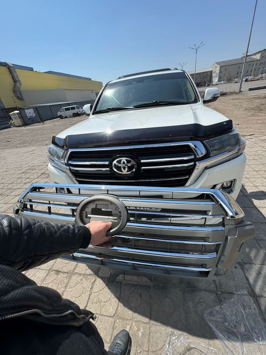 Шильдики Toyota land cruiser 200 lx570