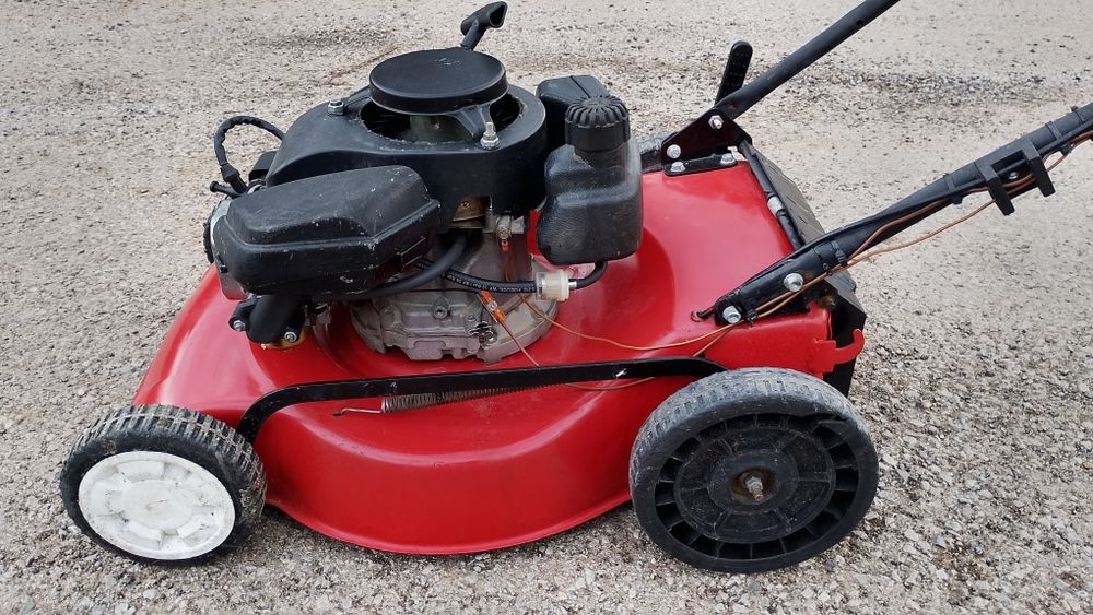 Бензинова самоходна косачка