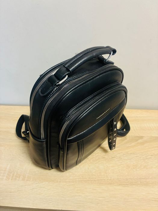 Черна кожена раница