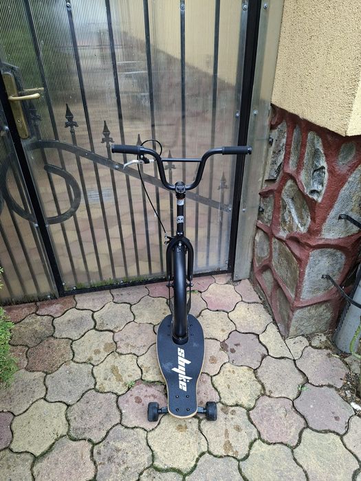 Vând trotinetă Sbyke stocuri epuizate in Romania, stare foarte bună.