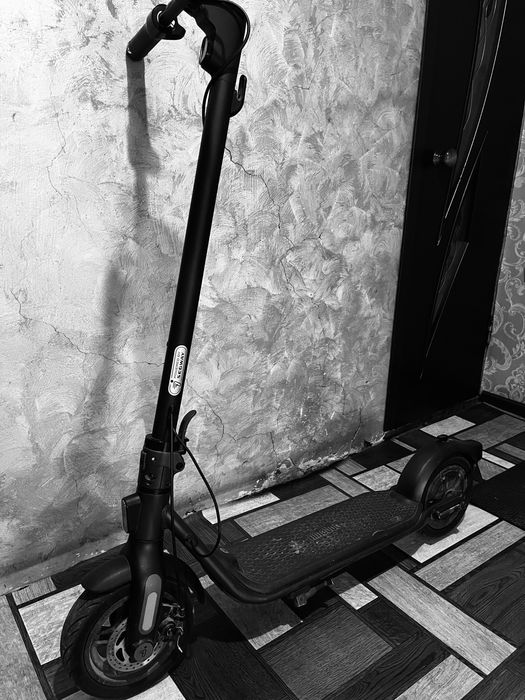 Продам электросамокат Ninebot