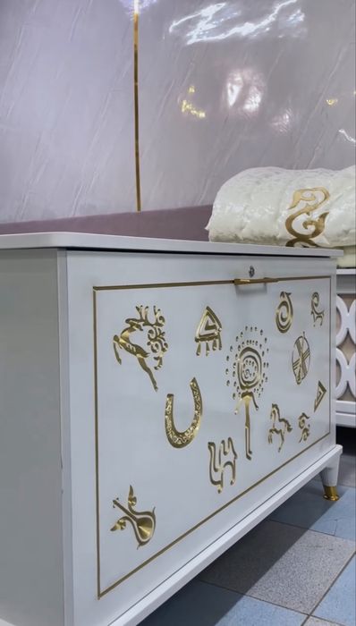 Сундук, корпе , подушки