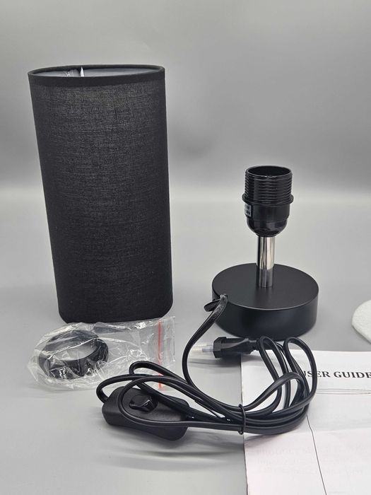 Настолна лампа Seealle с черен текстилен абажур – стил и минимализъм