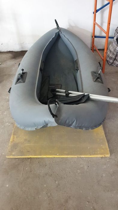 Продам лодку одномесную ПВХ