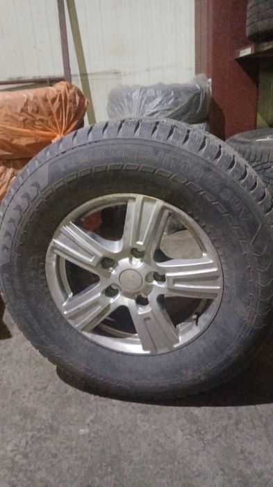 Продам диски с зимними шинами 285/65 R17