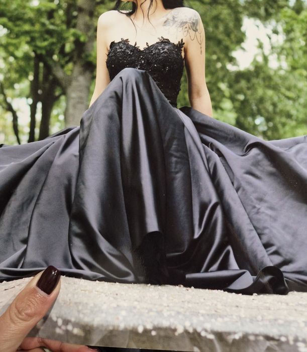 Продавам бална черна рокля