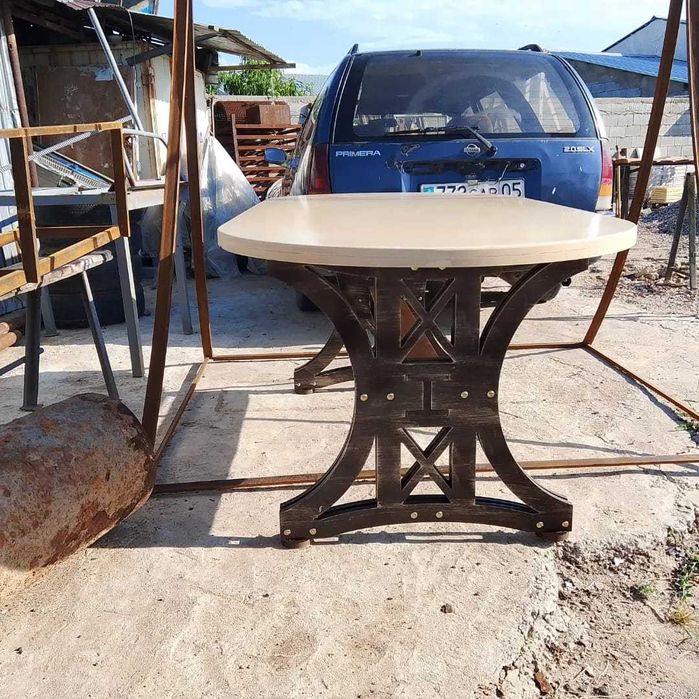 Обеденный стол для кухни