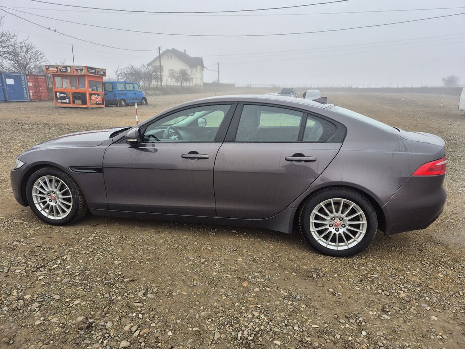 Jaguar XE  2.0 diesel 180 CP  cutie automată  2015