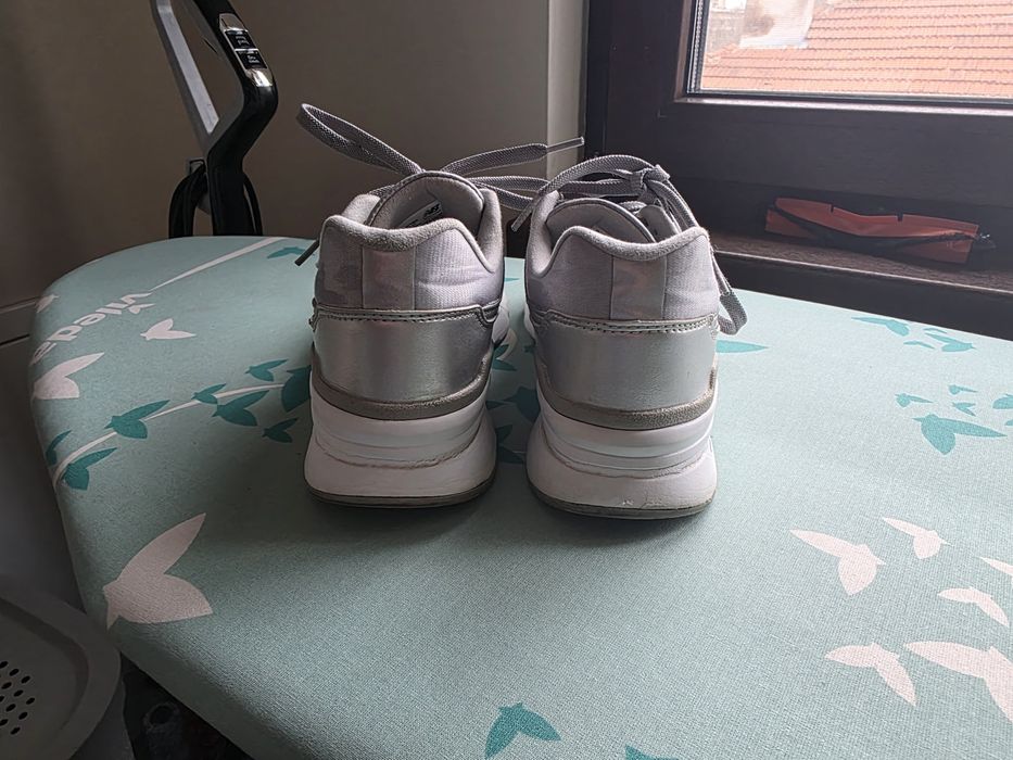 Маратонки new balance