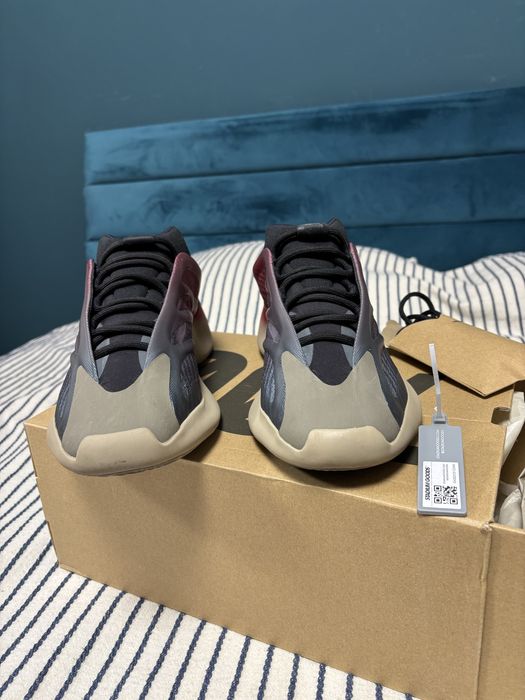 Обувки Yezzy 700