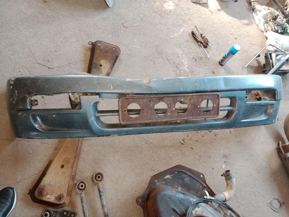 Продам бампер Тойота сюрф 130кузов.