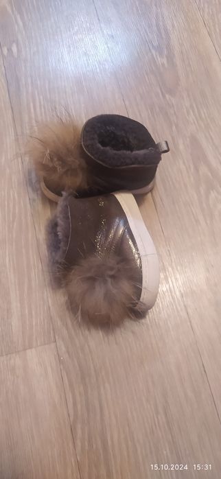 продали угги для малышей