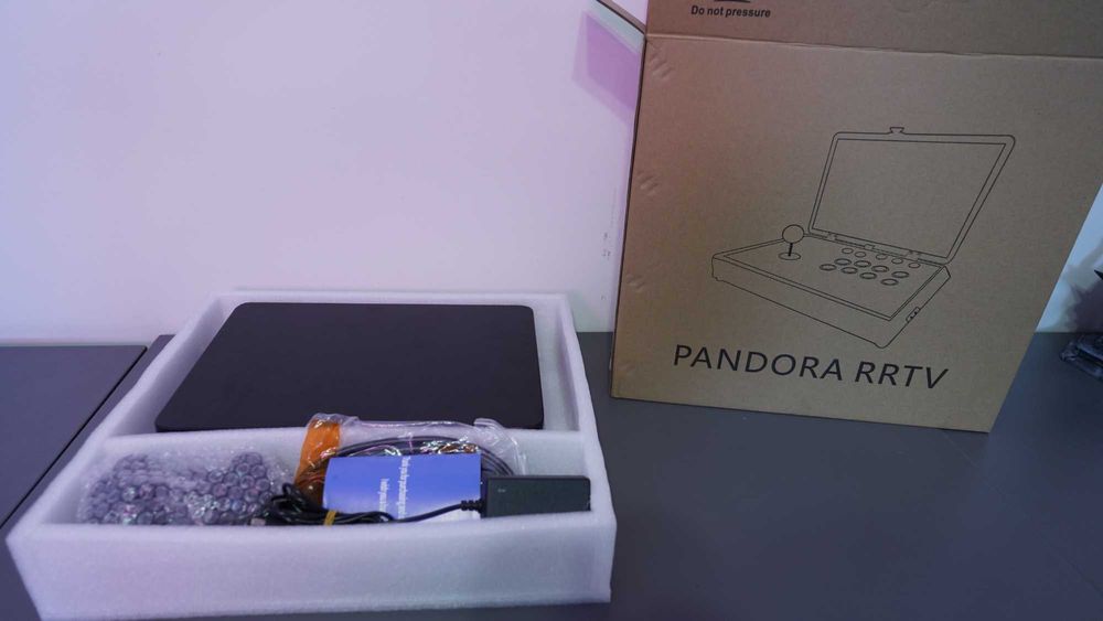 Портативна Аркадна Конзола в Куфар - 14 инча екран, батерия, компютър