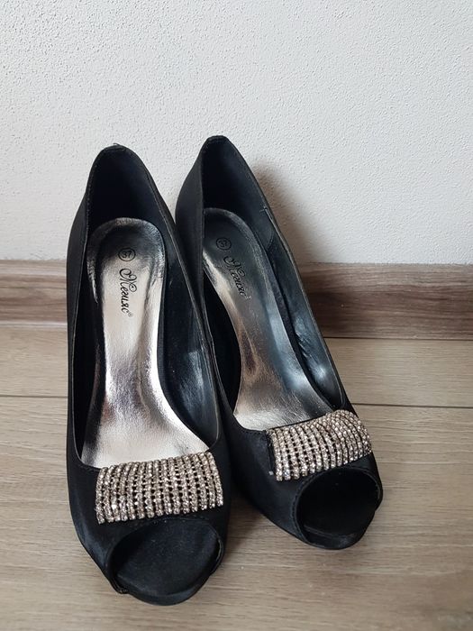 Елегантни официални обувки с ток