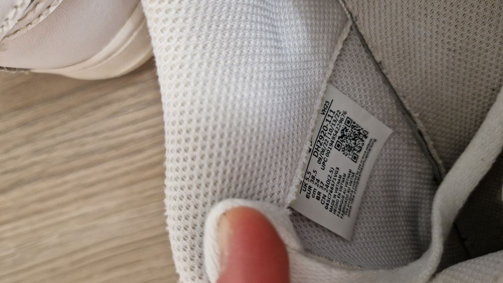 Adidasi albi Nike Air Force