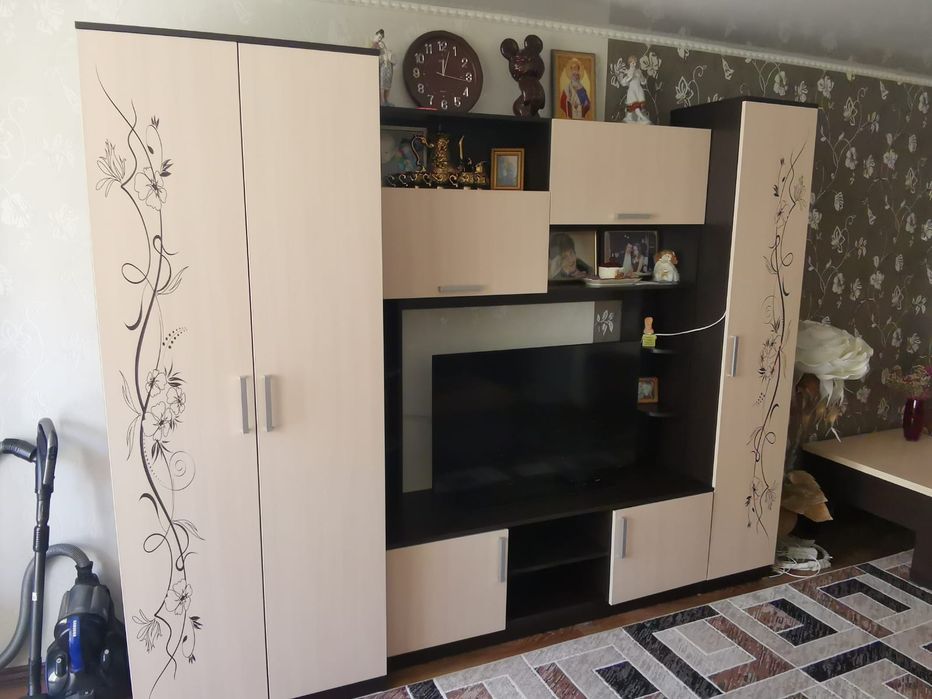 Продам стенку в зал.