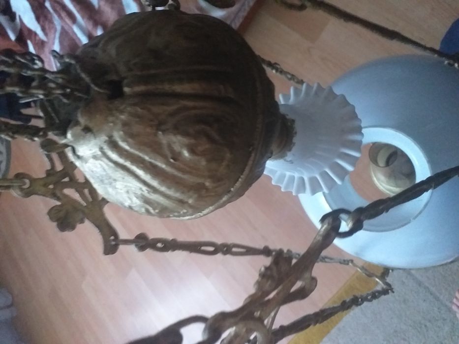 Vand candelabru vechi de peste 100 de ani