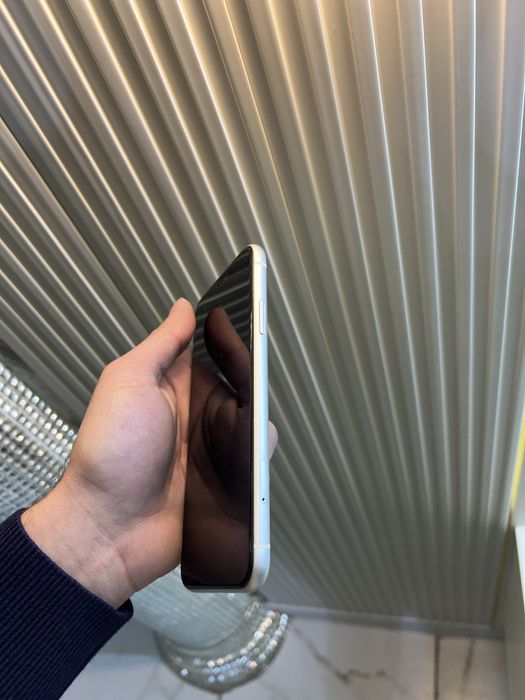 Продам IPhone 11 64гб идеал!