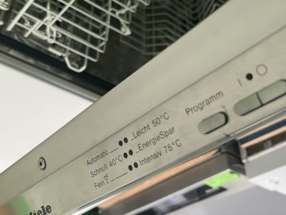 Съдомиялна Miele 60 см за пълно вграждане G1282Vi