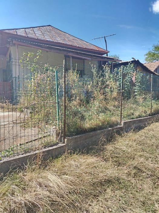 Vând casă ,com.Ladesti,sat.Olteanca, judetul Vâlcea