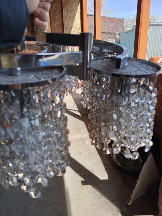 Продам качественную люстру