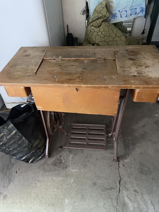 Продам швейную машину