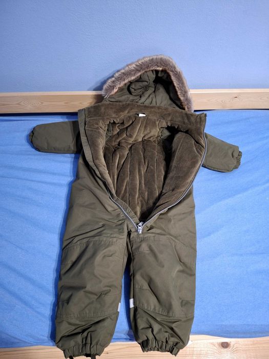 Космонавт за сняг