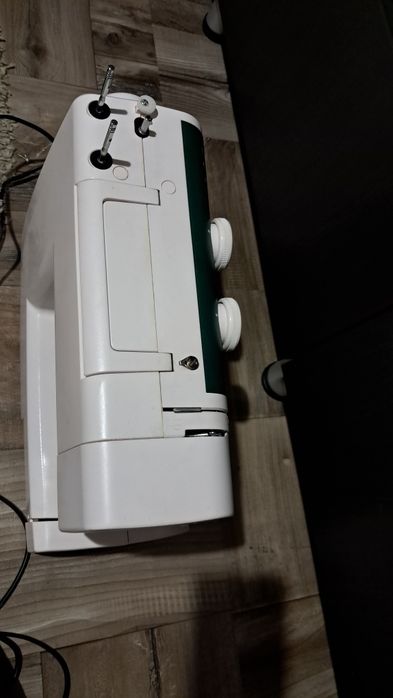 Mașină de cusut AEG