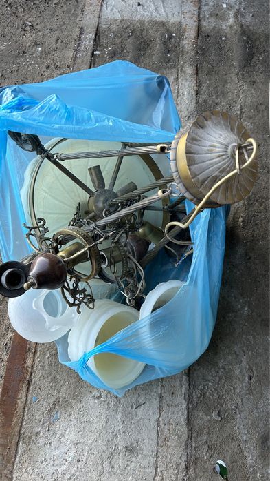 Продам люстру