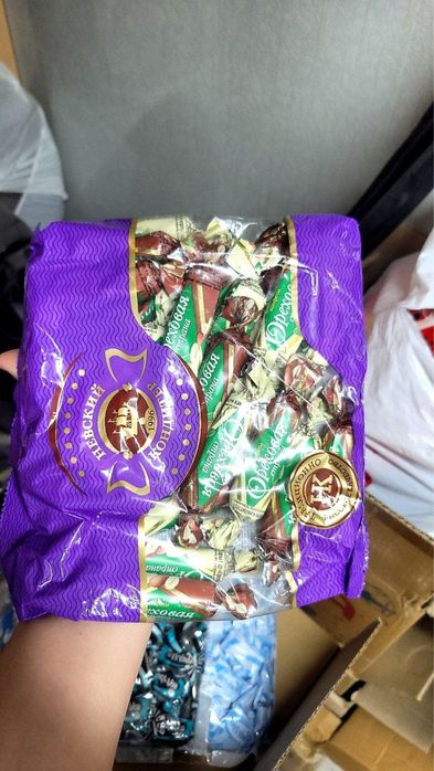 Шоколад сотилади — оптом ва донали.