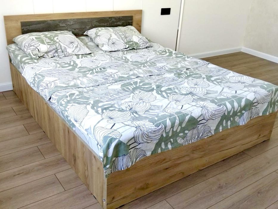 Продам кровать с матрасом