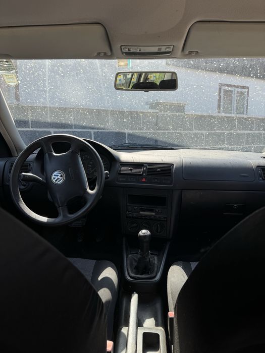 Volkswagen Golf 4, disponibil atât pentru dezmembrare, cât și pentru vânzare integrală