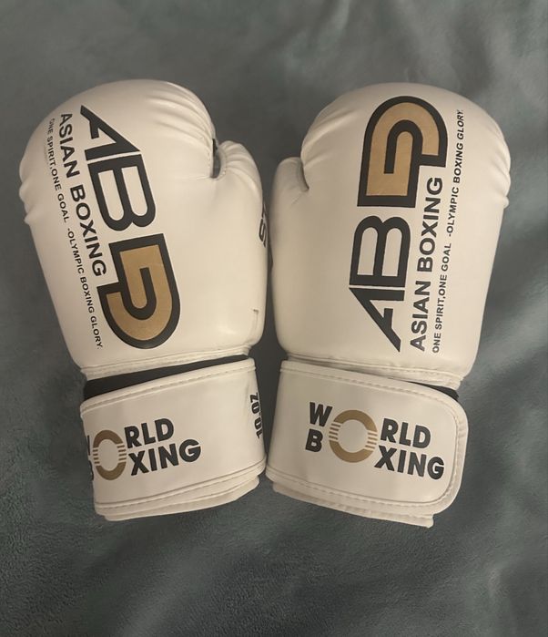 Боксерские перчатки World boxing