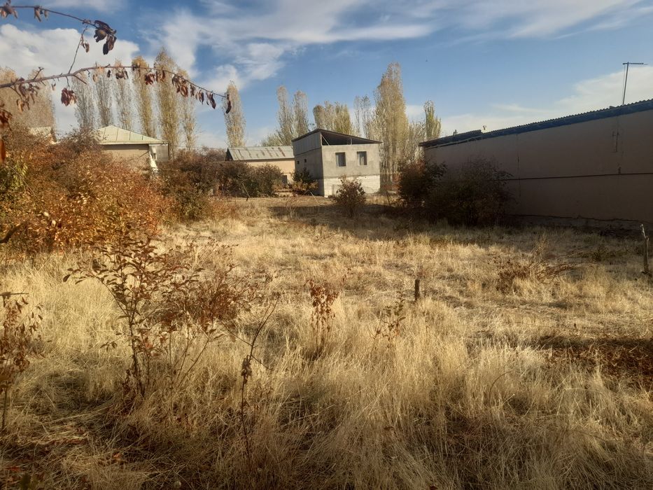 Участка сотилади срочно 8 сотик