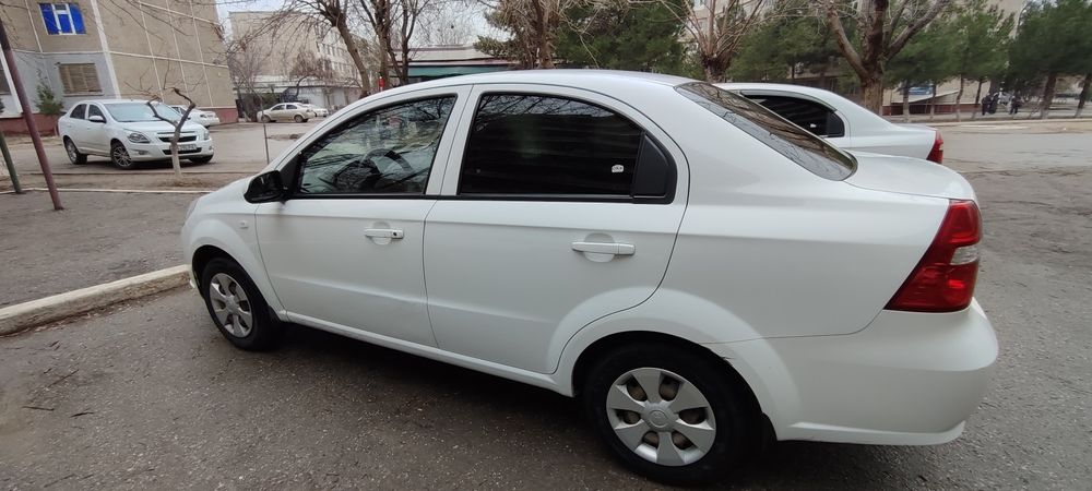 Нексия 3 сотилади