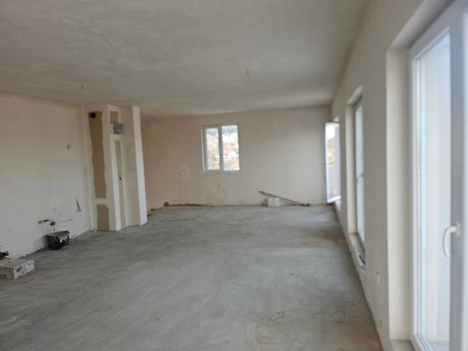 Прекрасен мезонет с А 16 в центъра на кв. Виница с две паркоместа