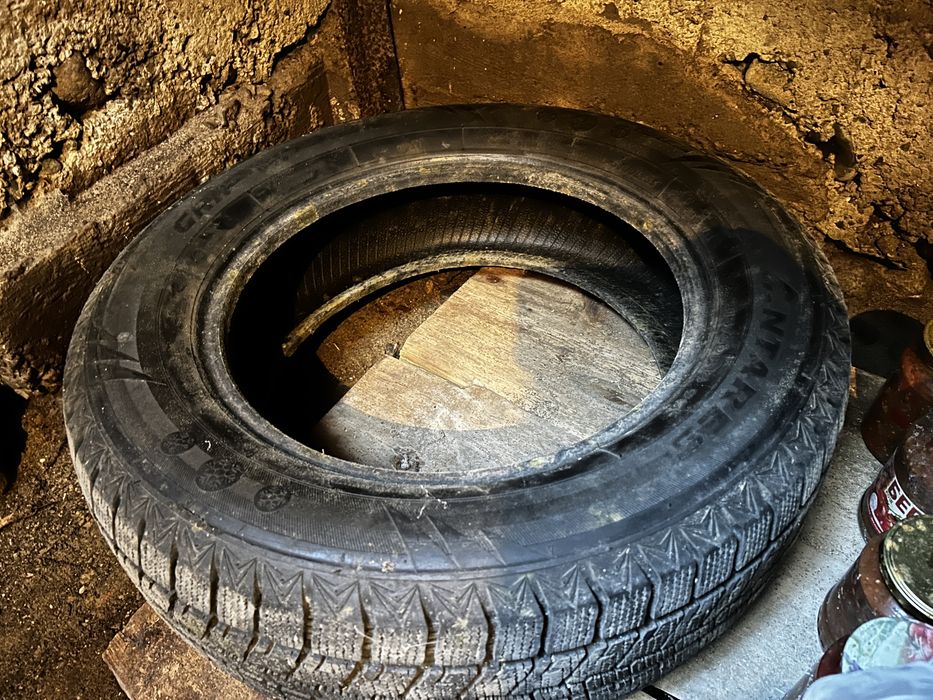 Зимние шины 215/60 R16