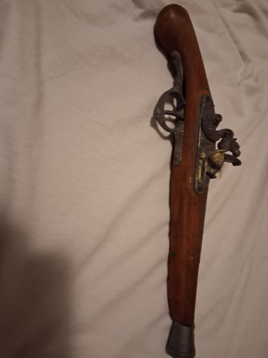 Пистолет за декорация.